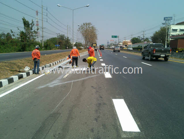 ตีเส้นจราจร สำนักงานบำรุงทางสมุทรสงครามและราชบุรีส่วนที่ 2