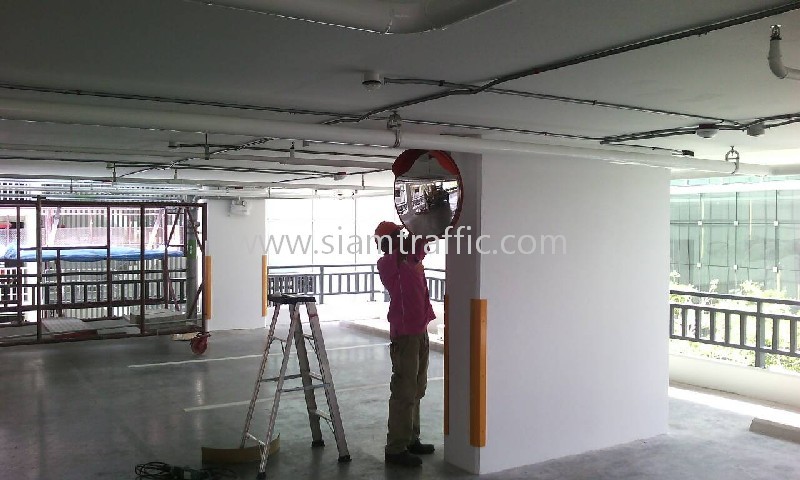 กระจกนูน 33 ชุด และตีเส้นจราจร ตลาดหลักทรัพทย์แห่งประเทศไทย