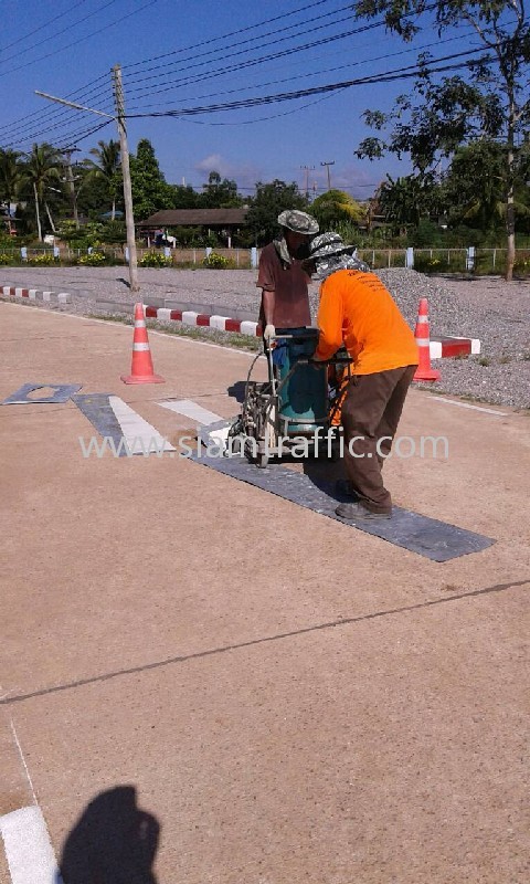 รับเหมาตีเส้นจราจร ที่โรงพยาบาลแก่งหางแมว จังหวัดจันทบุรี