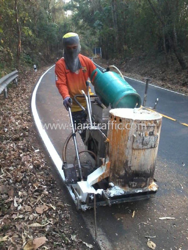 งานตีเส้น ทางหลวงหมายเลข 1256 ตอน ปัว–อุทยานแห่งชาติดอยภูคา